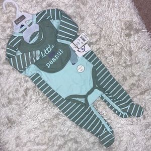 NWT quiltex “little peanut” 3 pc set sleeper, onesie and bib